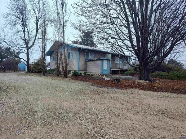 $295,500 | 14790 U Road, Mayetta, KS 66509