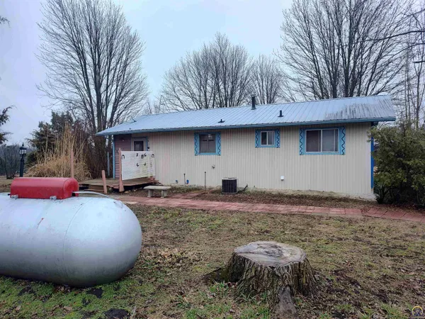 $295,500 | 14790 U Road, Mayetta, KS 66509