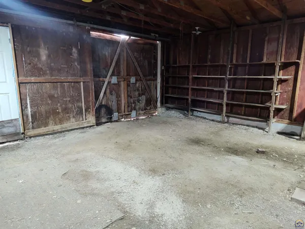 $295,500 | 14790 U Road, Mayetta, KS 66509