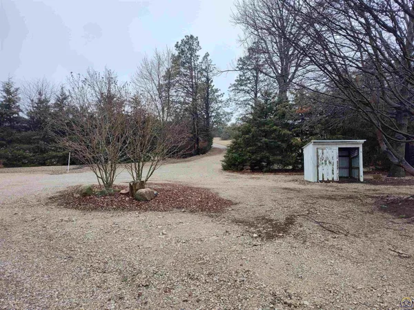 $295,500 | 14790 U Road, Mayetta, KS 66509