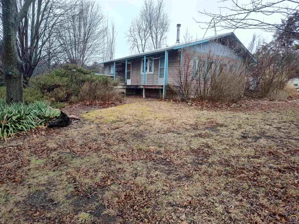 $295,500 | 14790 U Road, Mayetta, KS 66509