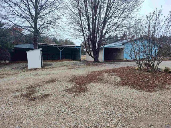 $295,500 | 14790 U Road, Mayetta, KS 66509