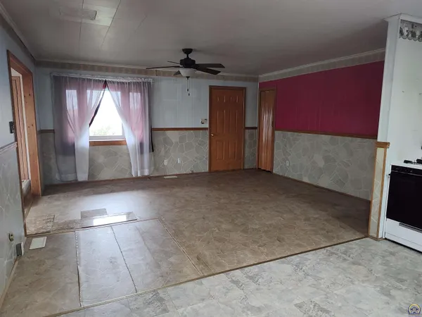 $295,500 | 14790 U Road, Mayetta, KS 66509