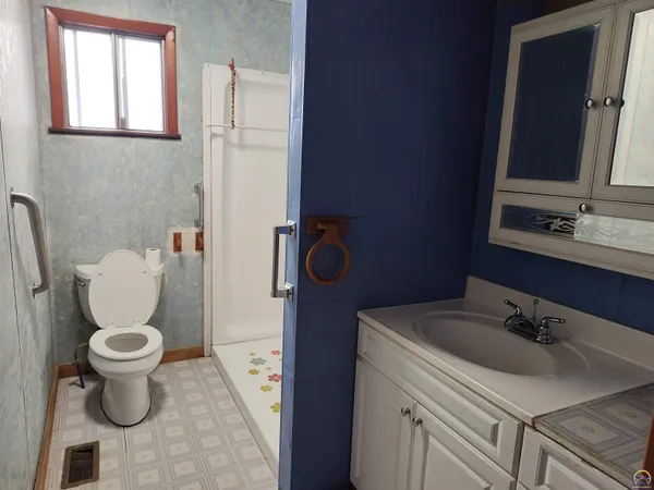 $295,500 | 14790 U Road, Mayetta, KS 66509