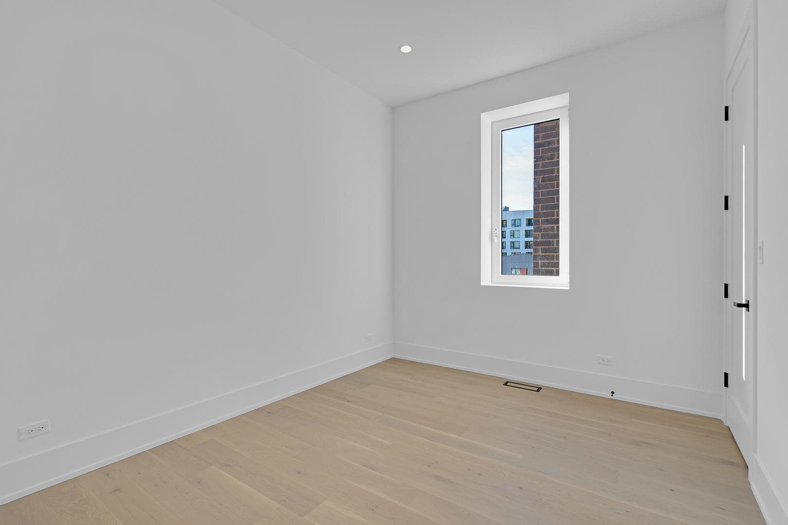 505 West Elm Street, Unit 7 Chicago, IL 60610 - Photo 19 of 36 an empty room with a window