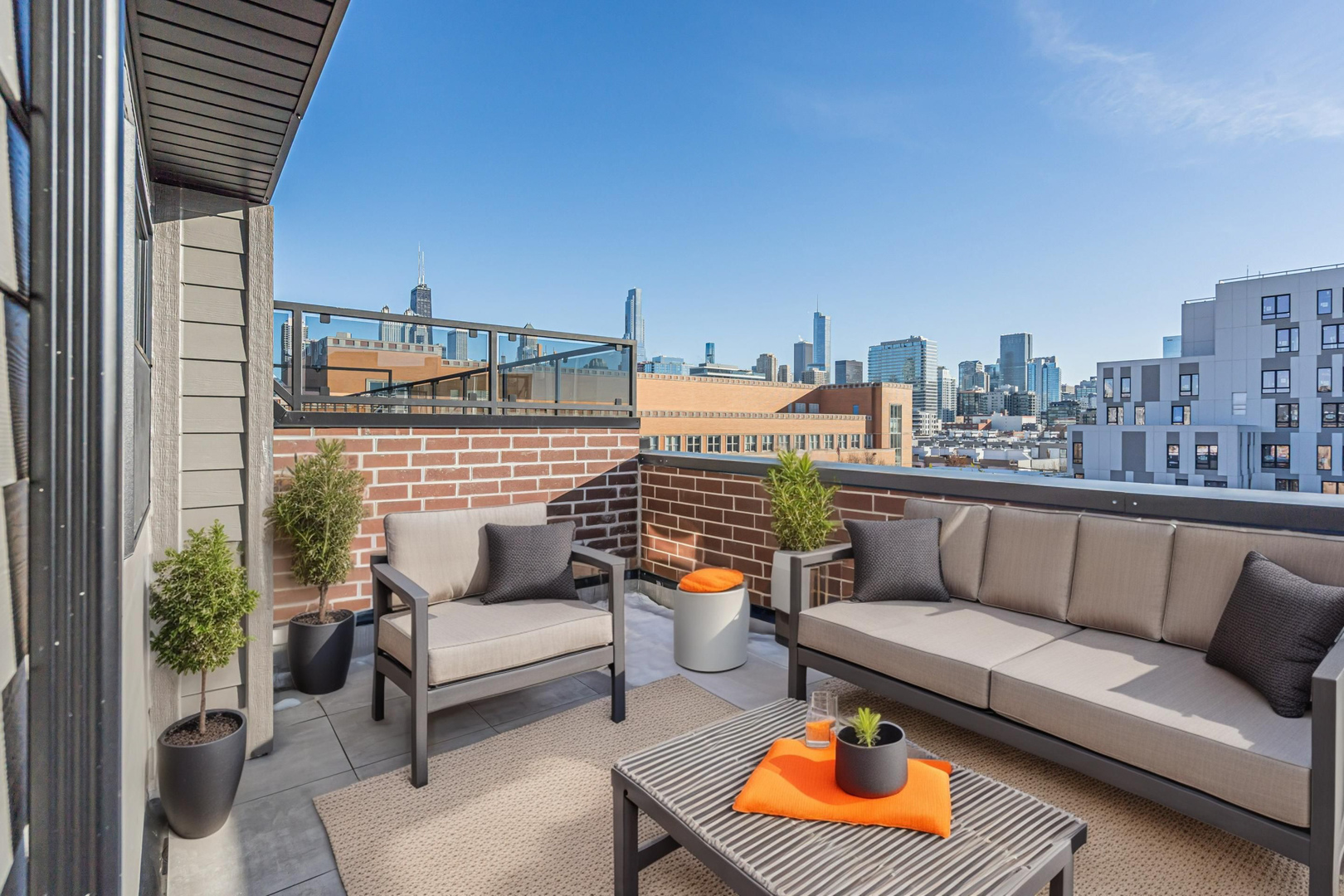 505 West Elm Street, Unit 7 Chicago, IL 60610 - Photo 10 of 36 a terrace view with seating space