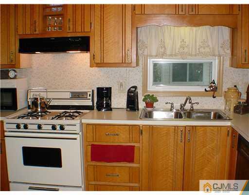 38 Burns Road, Unit 38 North Brunswick, NJ 08902 - Photo 5 of 11 Gallery Image 5