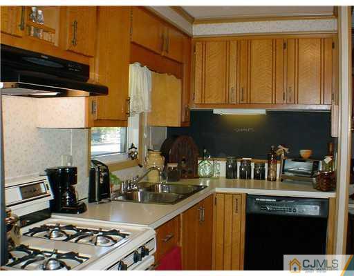 38 Burns Road, Unit 38 North Brunswick, NJ 08902 - Photo 6 of 11 Gallery Image 6