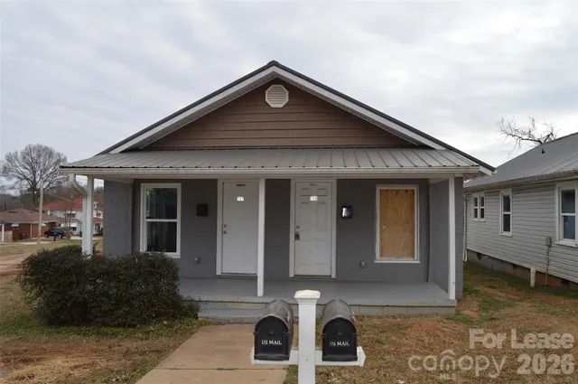 $850 | 709 South Elm Street, Statesville, NC 28677