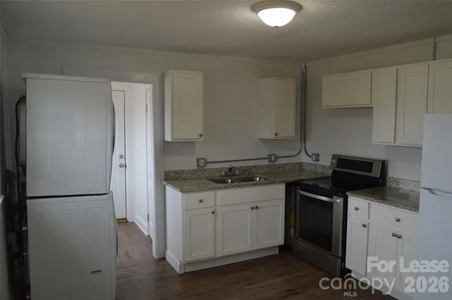 $850 | 709 South Elm Street, Statesville, NC 28677