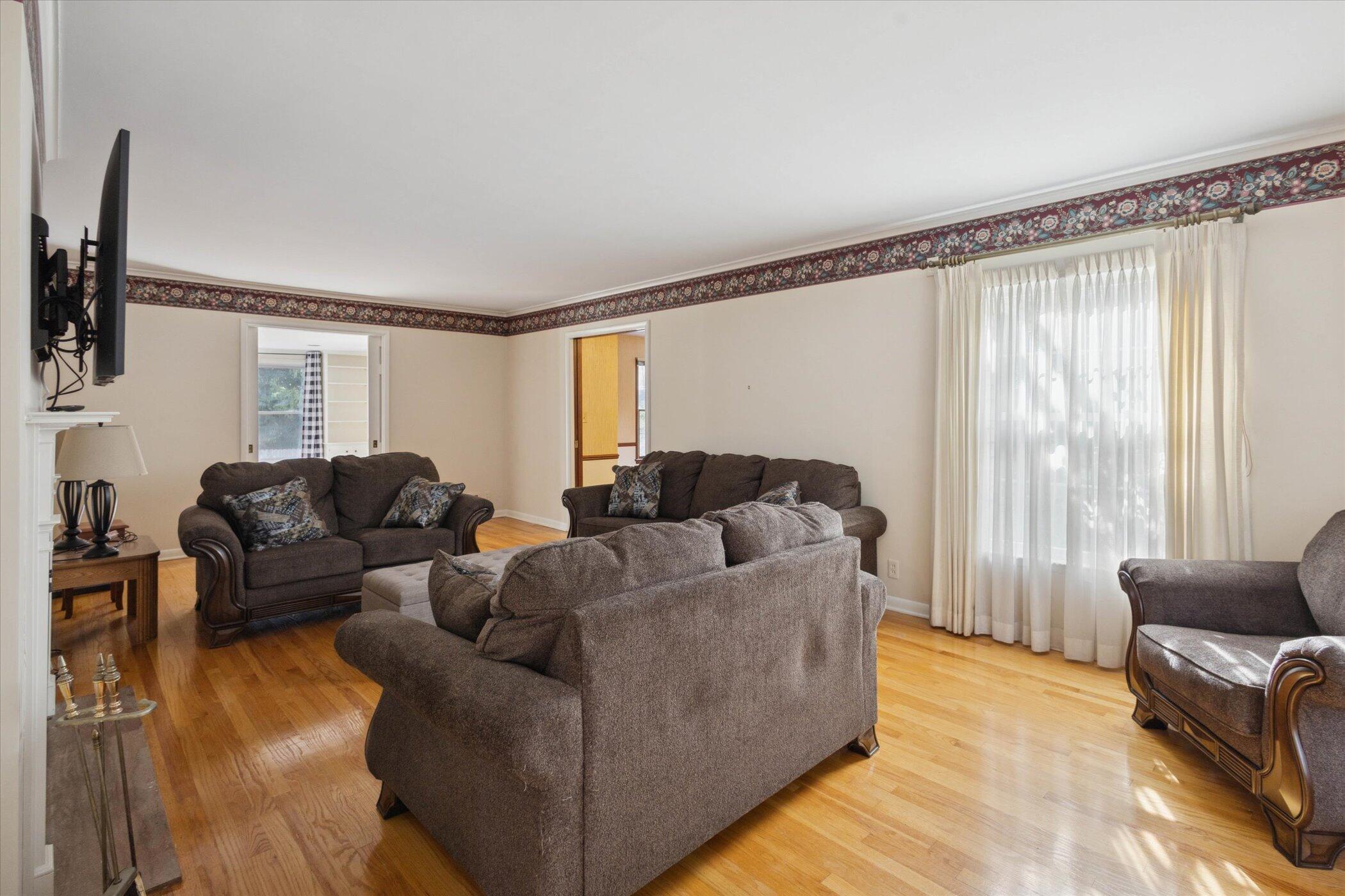 701 South Durand Street Jackson, MI 49203 - Photo 8 of 54 08-701-S-Durand-St-Jackson-MI-49203-Wind