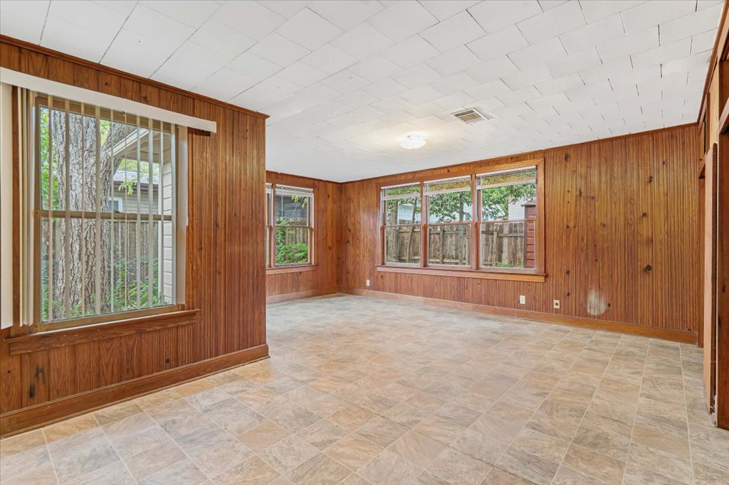 3510 Lafayette Avenue Austin, TX 78722 - Photo 9 of 15 a view of an empty room with a window