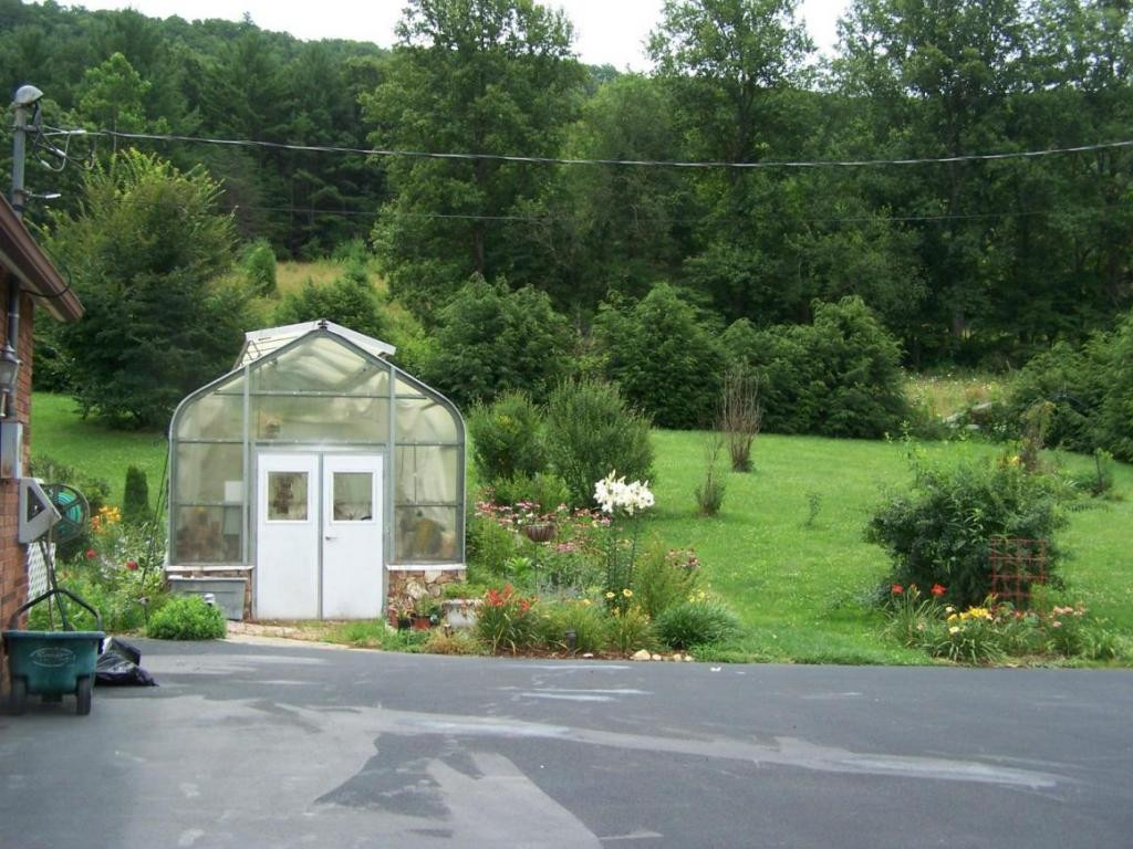 475 Sink Valley Road Butler, TN 37640 - Photo 5 of 24 Greenhouse With Water Heat