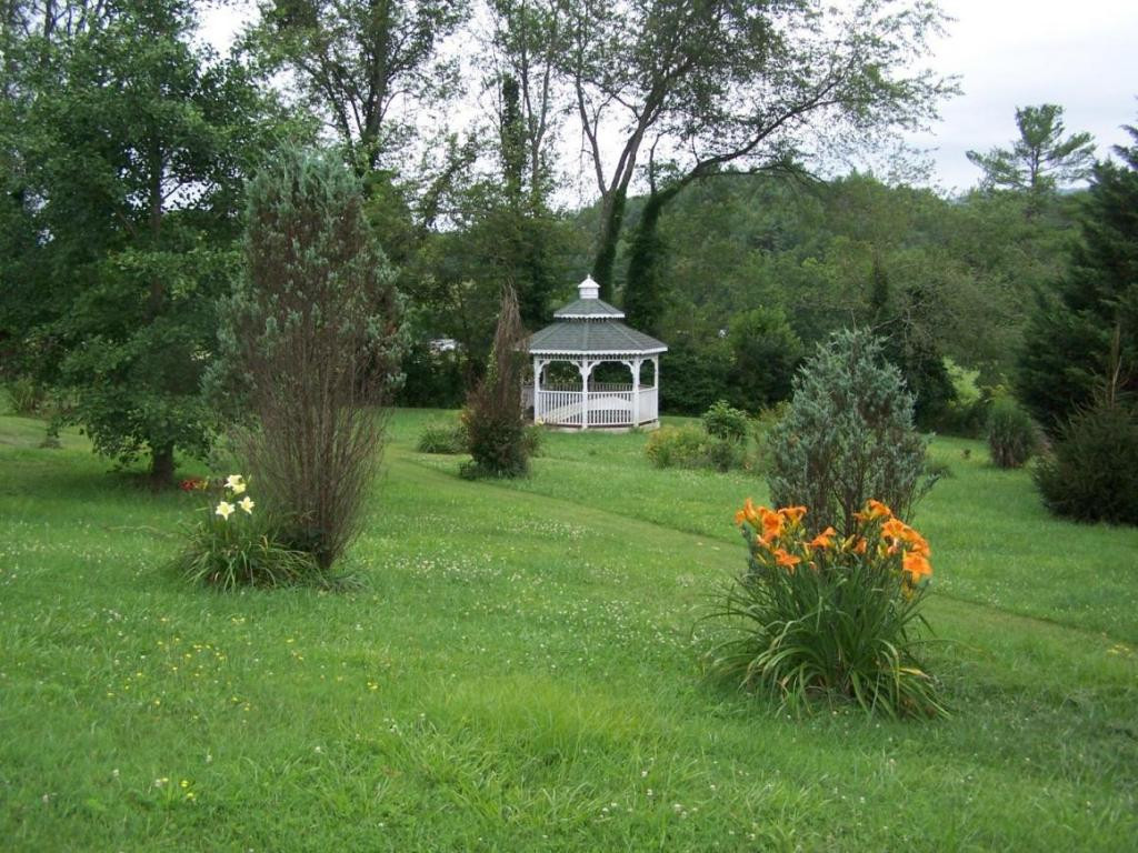 475 Sink Valley Road Butler, TN 37640 - Photo 7 of 24 Gazebo
