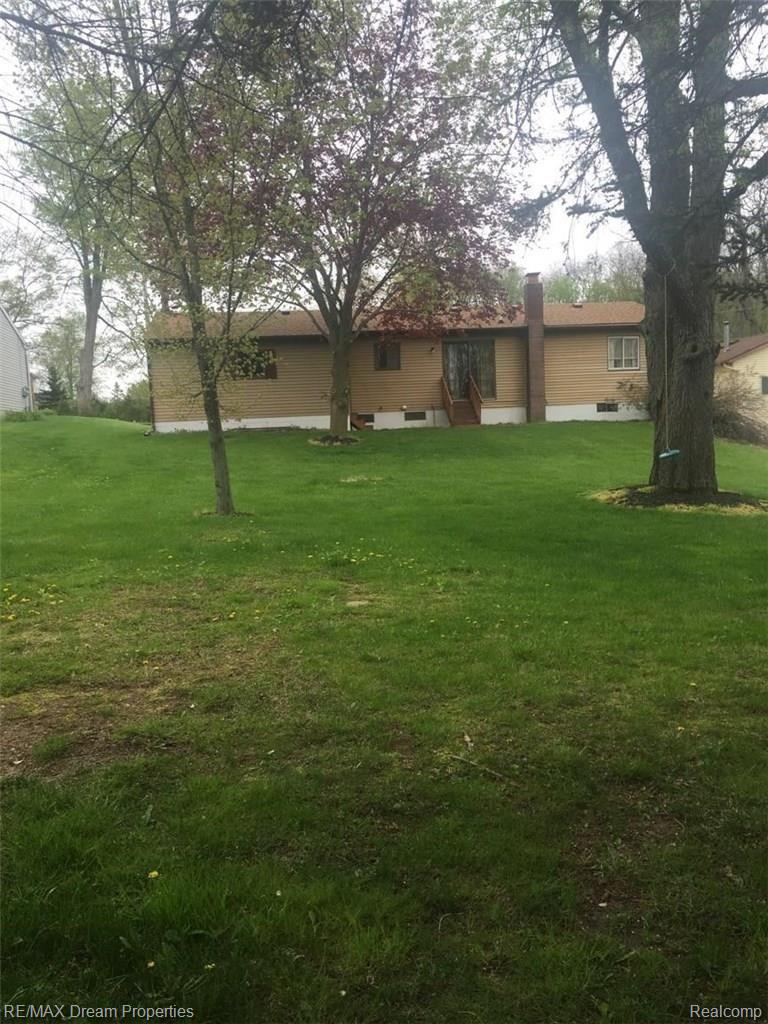 5757 Crandall Road Howell, MI 48855 - Photo 4 of 20 57176.jpeg