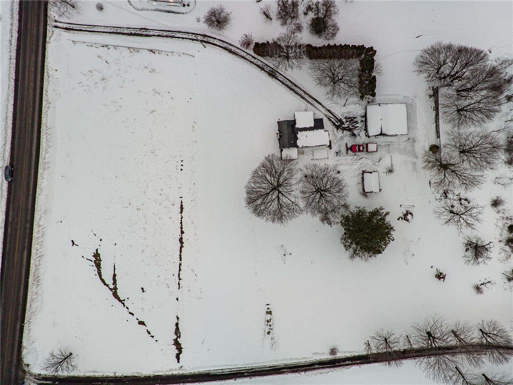 1993 Bailey Road Ontario, NY 14519 - Photo 25 of 37 There’s a huge front yard with this 4+ acre parcel