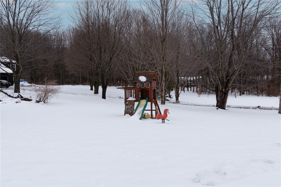 1993 Bailey Road Ontario, NY 14519 - Photo 8 of 37 The play set stays!!