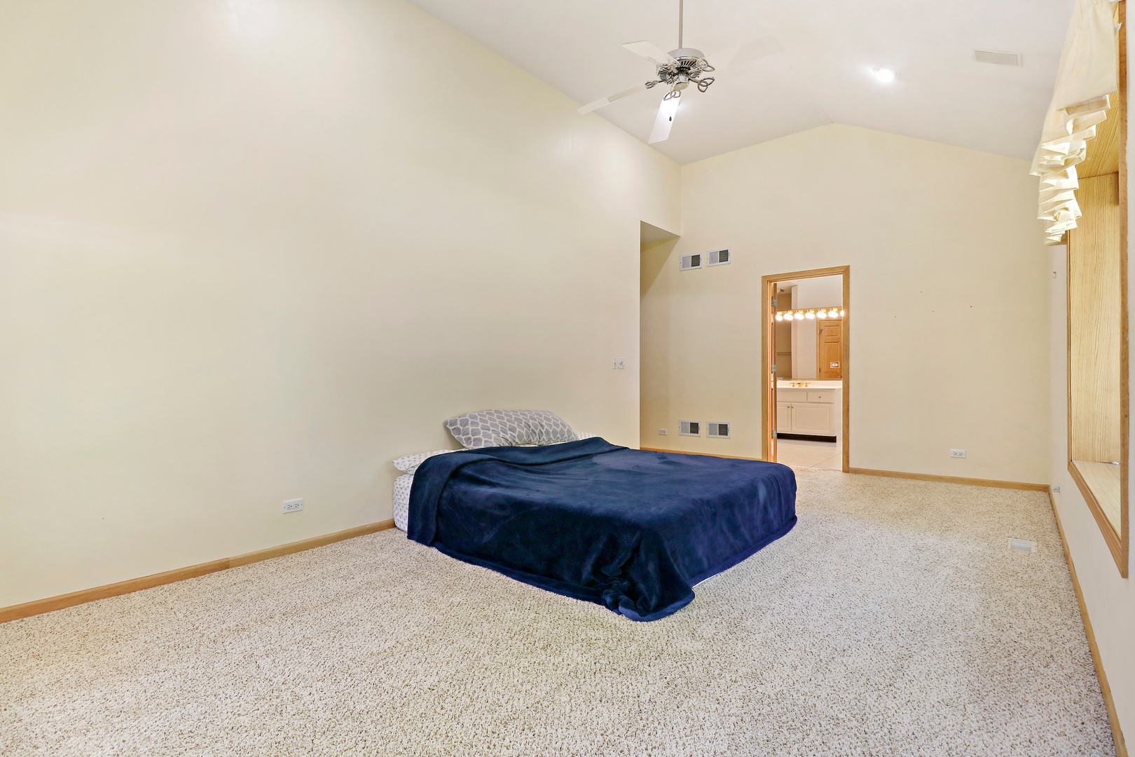 5551 Amanda Court Rolling Meadows, IL 60008 - Photo 11 of 27 a living room with a bed furniture and a ceiling fan