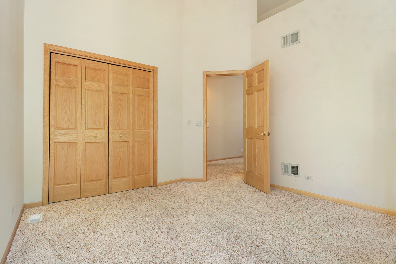 5551 Amanda Court Rolling Meadows, IL 60008 - Photo 17 of 27 an empty room with closet area