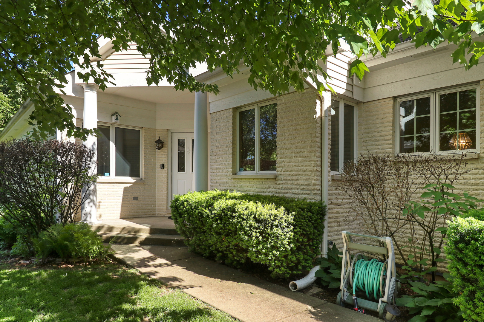 5551 Amanda Court Rolling Meadows, IL 60008 - Photo 24 of 27 a view of a back yard of the house