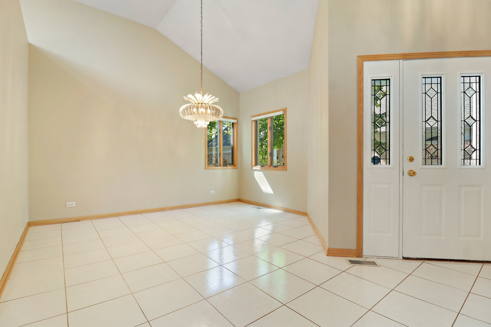 5551 Amanda Court Rolling Meadows, IL 60008 - Photo 3 of 27