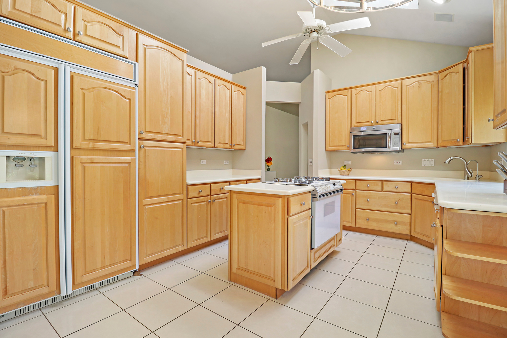 5551 Amanda Court Rolling Meadows, IL 60008 - Photo 8 of 27 a kitchen with cabinets and white appliances