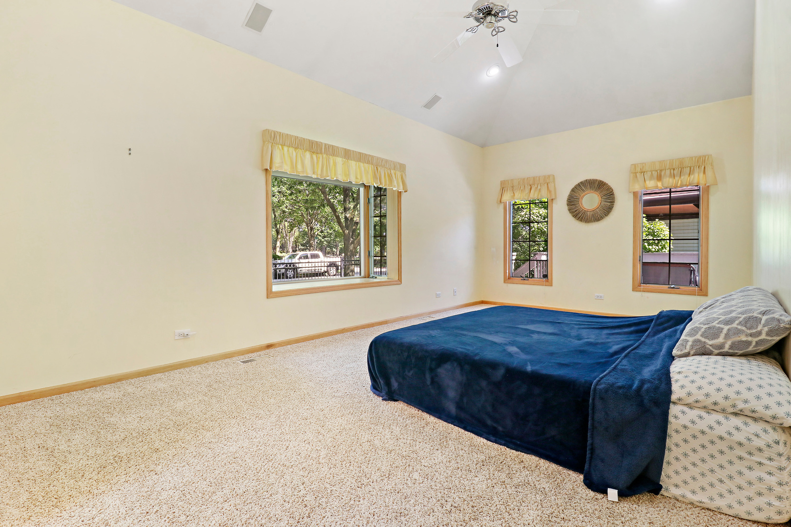 5551 Amanda Court Rolling Meadows, IL 60008 - Photo 10 of 27 a bedroom with a bed and a window