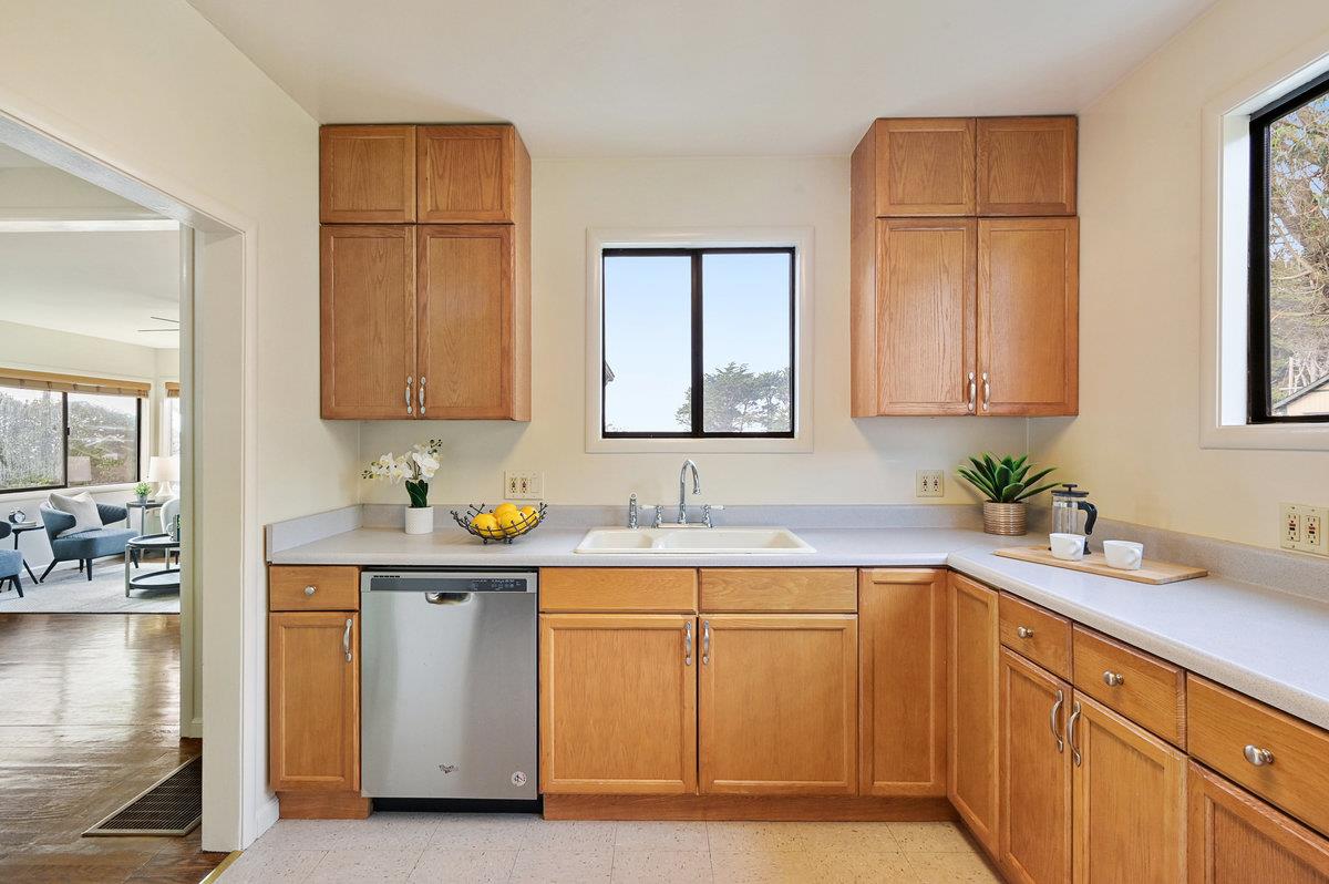 337 Clifton Road Pacifica, CA 94044 - Photo 17 of 48 Gallery Image 17