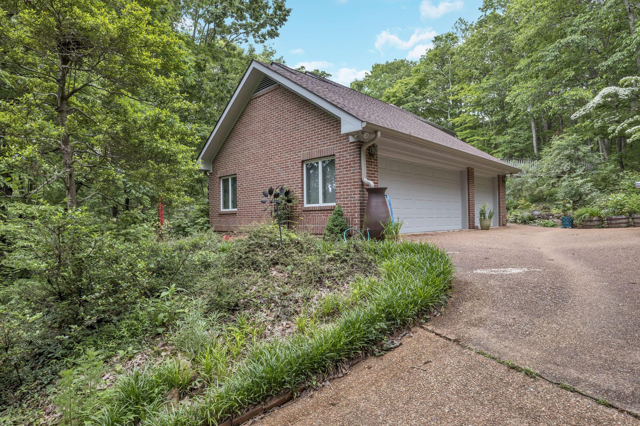 1235 Healing Springs Road Chattanooga, TN 37419 - Photo 12 of 40 S-PDpC4w