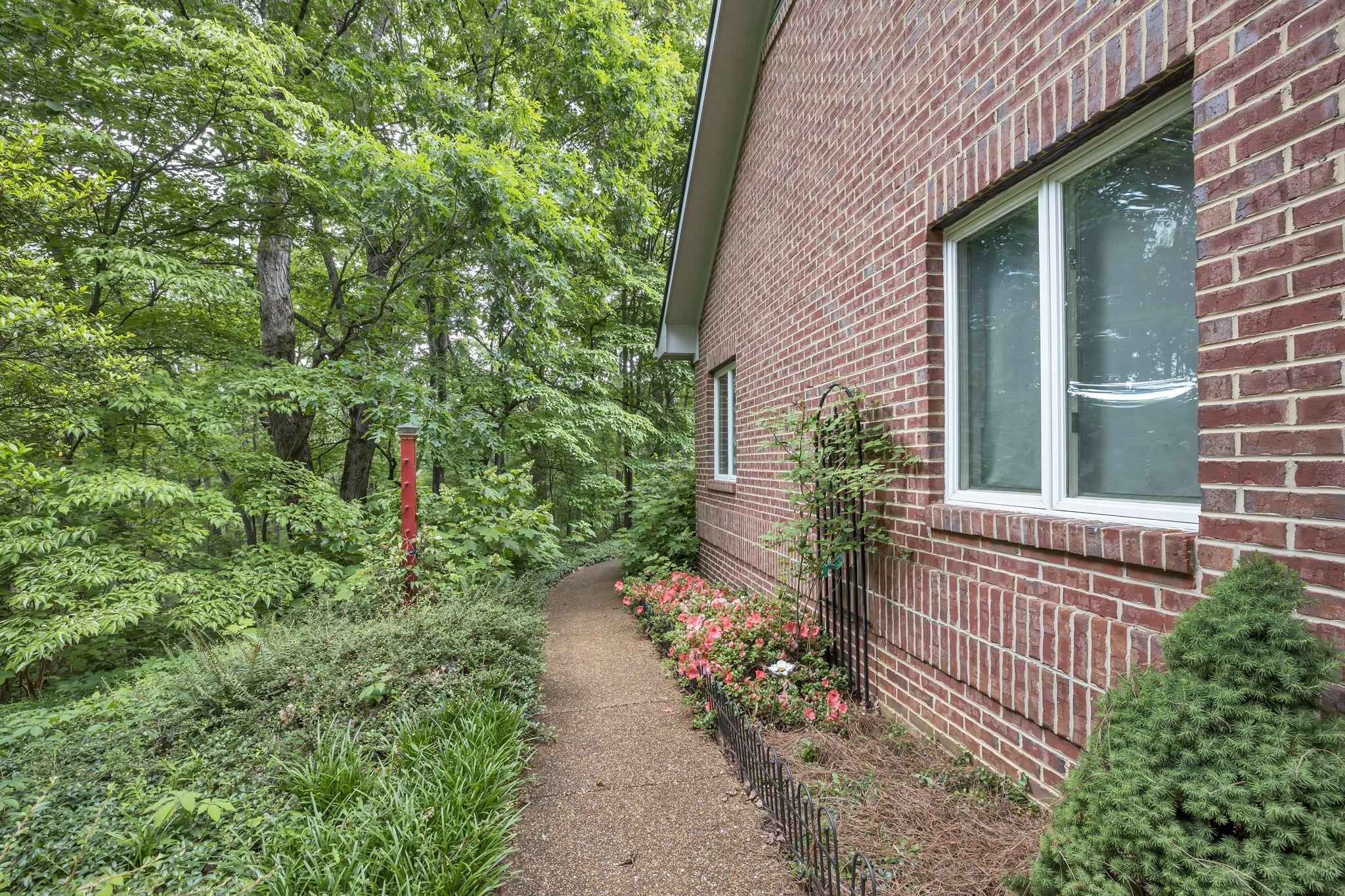 1235 Healing Springs Road Chattanooga, TN 37419 - Photo 8 of 40 -k2WNR1g