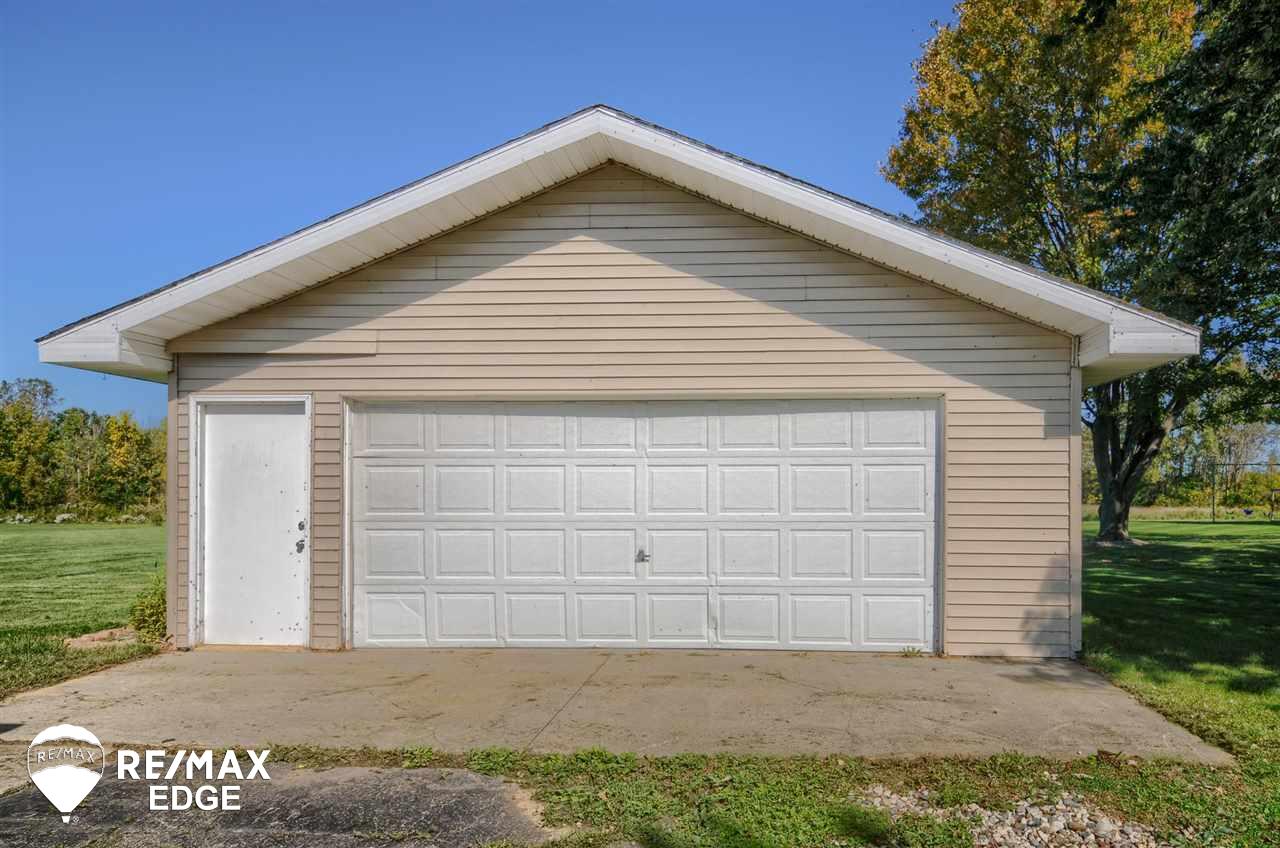 1164 Ditch Road New Lothrop, MI 48460 - Photo 3 of 28 50056554-2.JPG