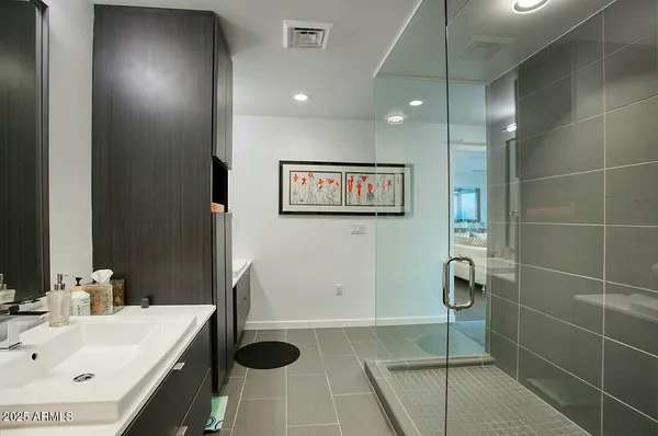 $725,000 | 200 West Portland Street, Unit 817, Phoenix, AZ 85003