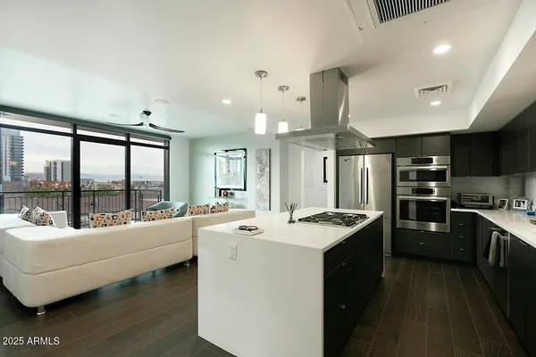$725,000 | 200 West Portland Street, Unit 817, Phoenix, AZ 85003