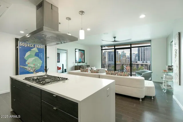 $749,777 | 200 West Portland Street, Unit 817, Phoenix, AZ 85003