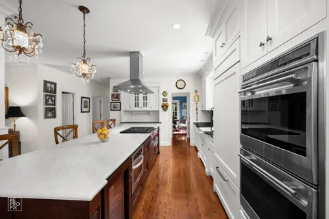 $1,299,993 | 501 Wedgewood Court, Hinsdale, IL 60521