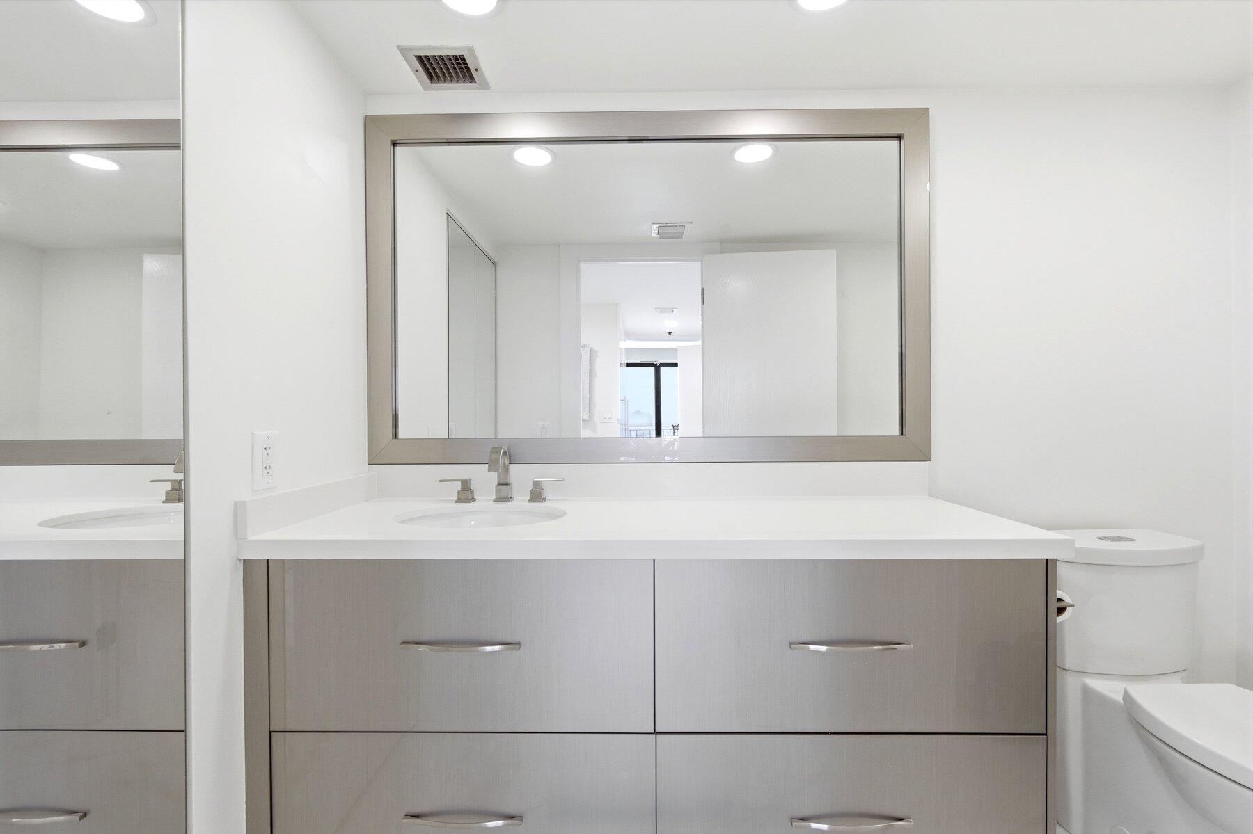 2003 North Ocean Boulevard, Unit 1702 Boca Raton, FL 33431 - Photo 14 of 20 Powder Room