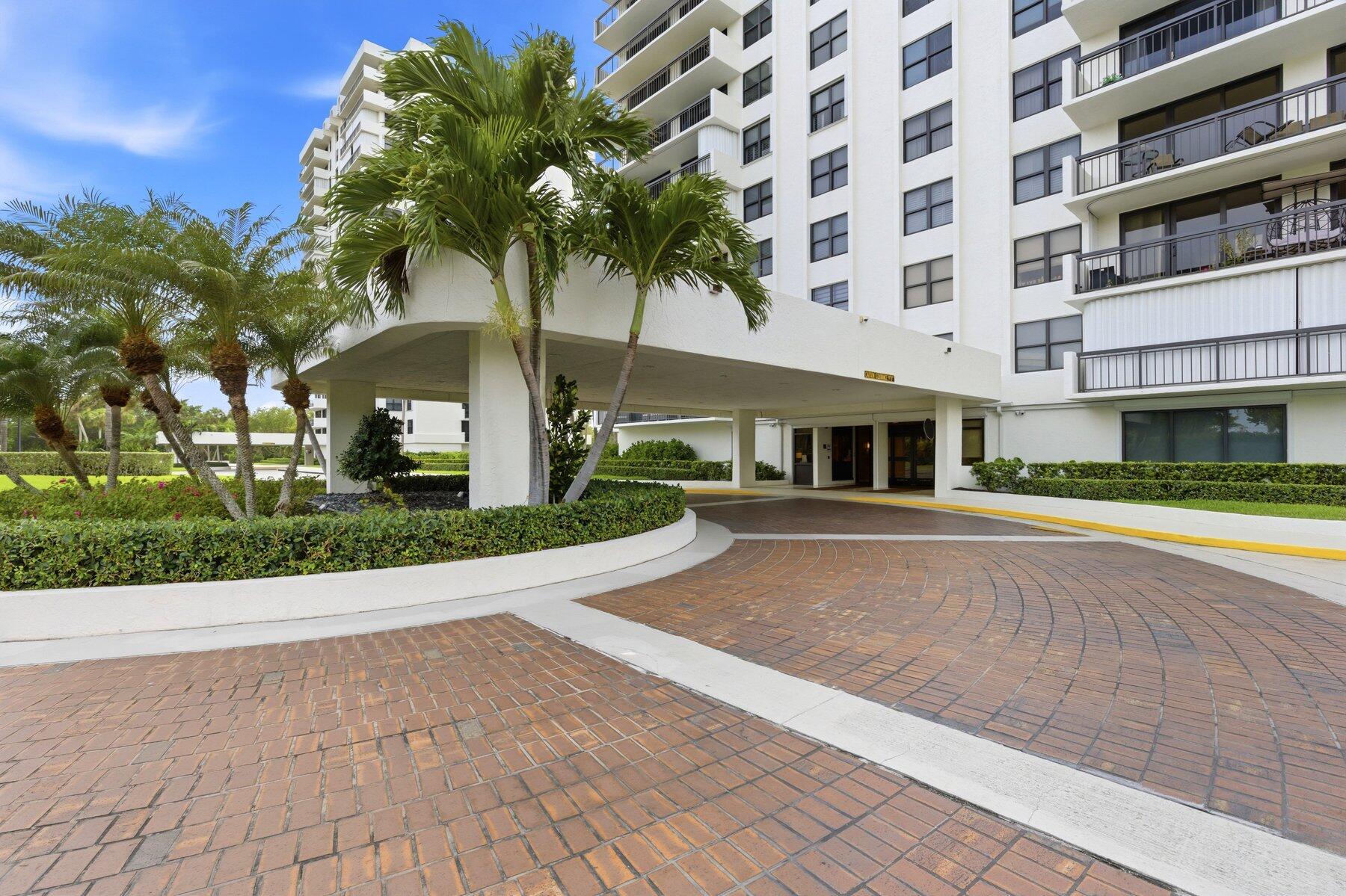 2003 North Ocean Boulevard, Unit 1702 Boca Raton, FL 33431 - Photo 2 of 20 La Fontana Entrance