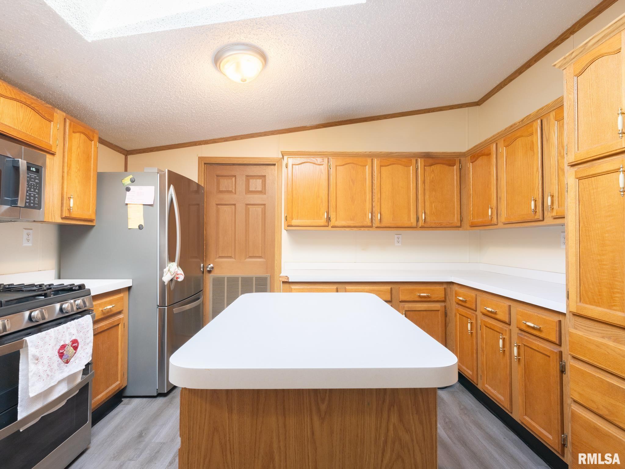 5001 Tunbridge Hill Road Clinton, IL 61727 - Photo 12 of 71