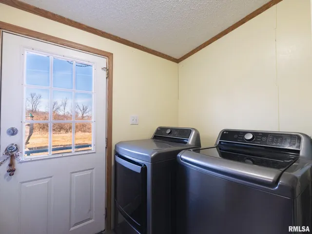 $325,000 | 5001 Tunbridge Hill Road, Clinton, IL 61727