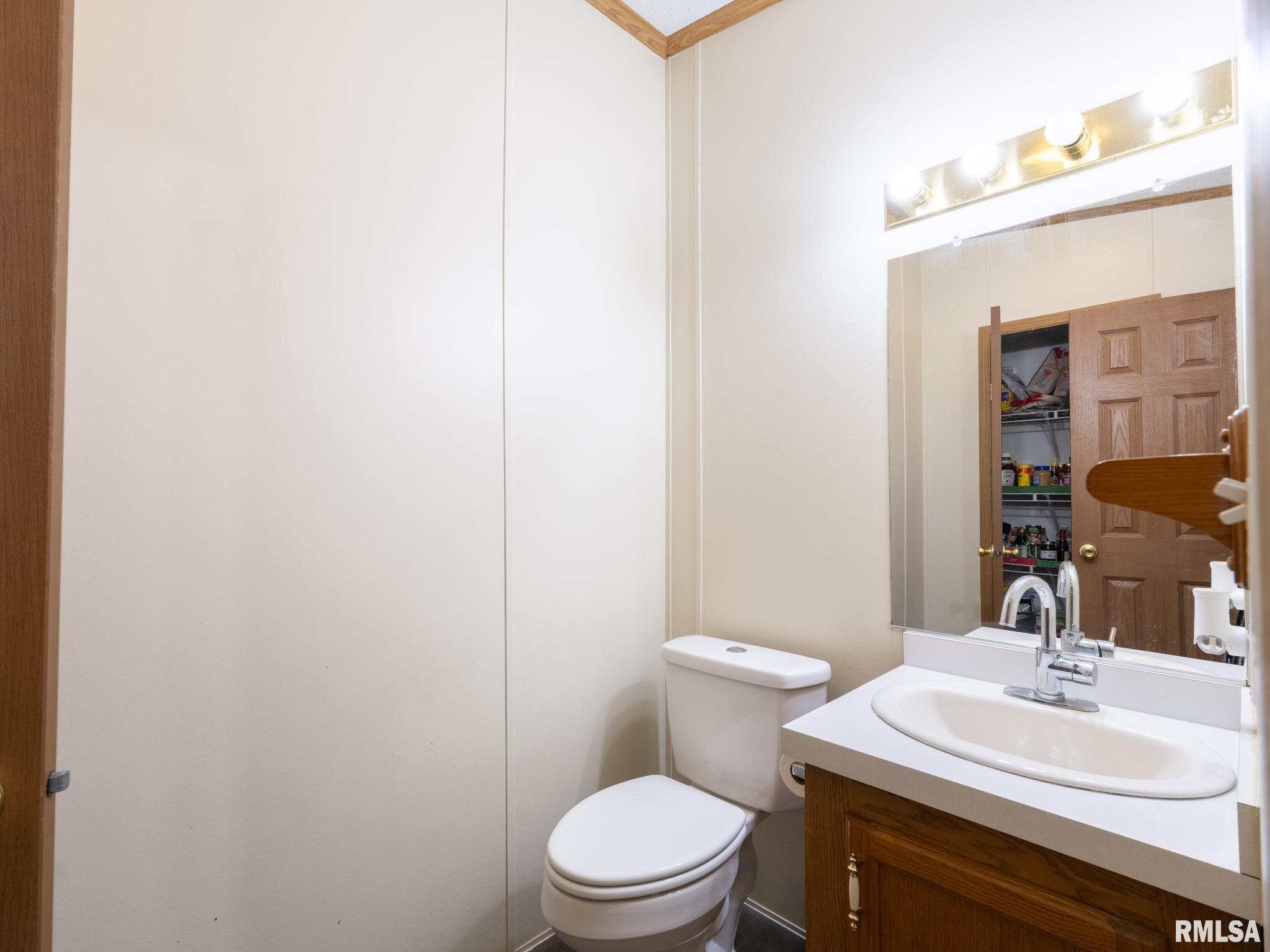 5001 Tunbridge Hill Road Clinton, IL 61727 - Photo 16 of 71