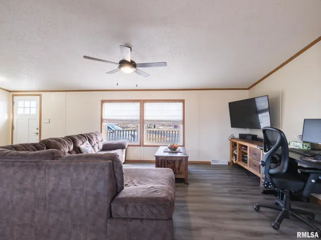 $325,000 | 5001 Tunbridge Hill Road, Clinton, IL 61727