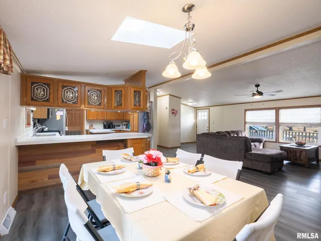 $325,000 | 5001 Tunbridge Hill Road, Clinton, IL 61727