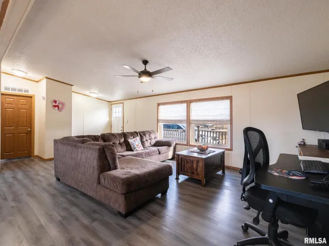 $325,000 | 5001 Tunbridge Hill Road, Clinton, IL 61727