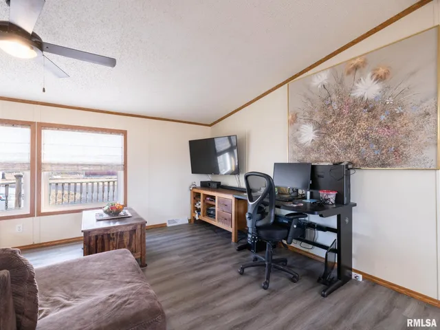 $325,000 | 5001 Tunbridge Hill Road, Clinton, IL 61727