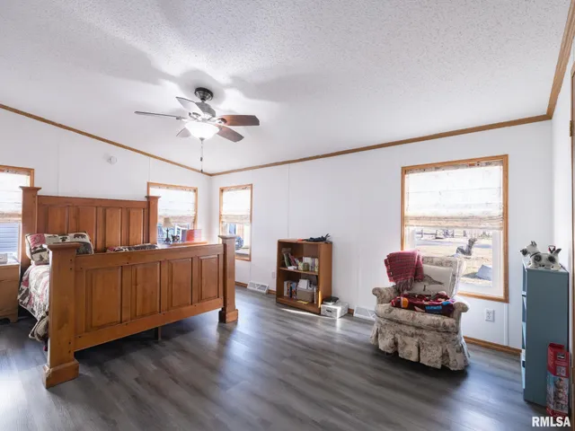 $325,000 | 5001 Tunbridge Hill Road, Clinton, IL 61727