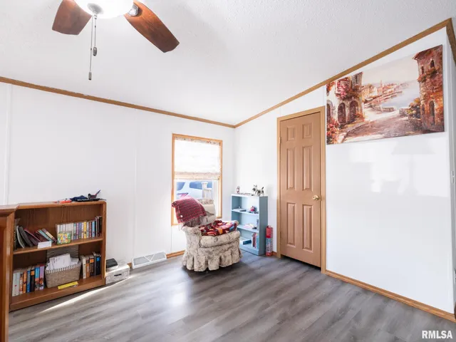 $325,000 | 5001 Tunbridge Hill Road, Clinton, IL 61727