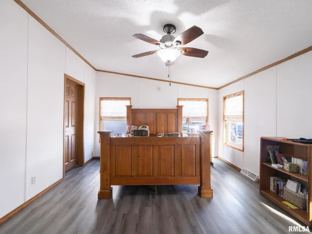 $325,000 | 5001 Tunbridge Hill Road, Clinton, IL 61727