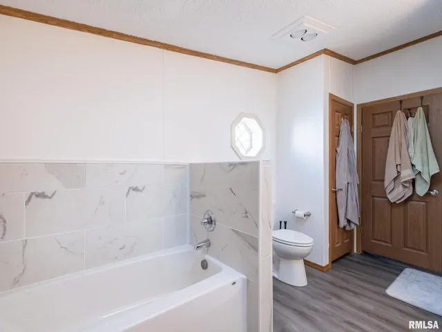 $325,000 | 5001 Tunbridge Hill Road, Clinton, IL 61727