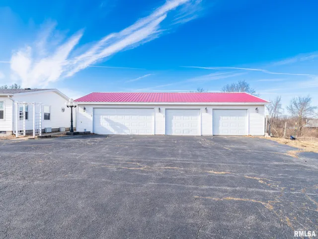 $325,000 | 5001 Tunbridge Hill Road, Clinton, IL 61727