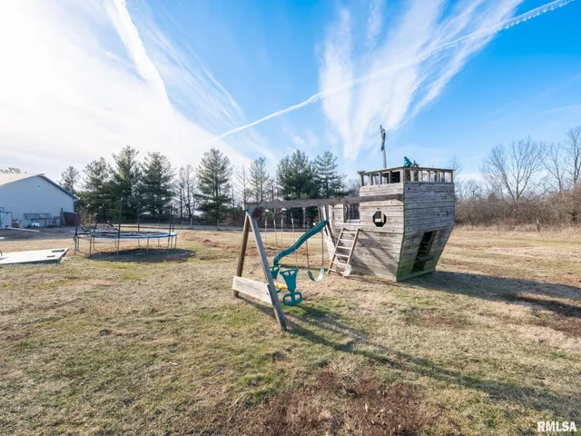 $325,000 | 5001 Tunbridge Hill Road, Clinton, IL 61727